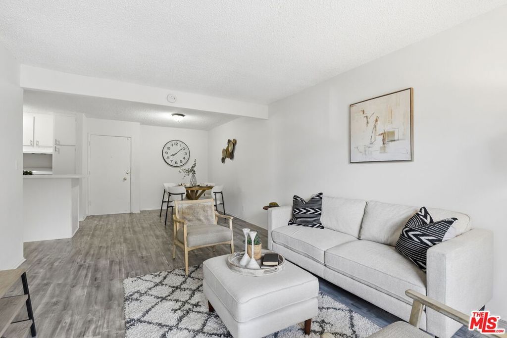 Photo of 18620 Hatteras Street #276, Tarzana, CA 91356 (MLS # 25604595)