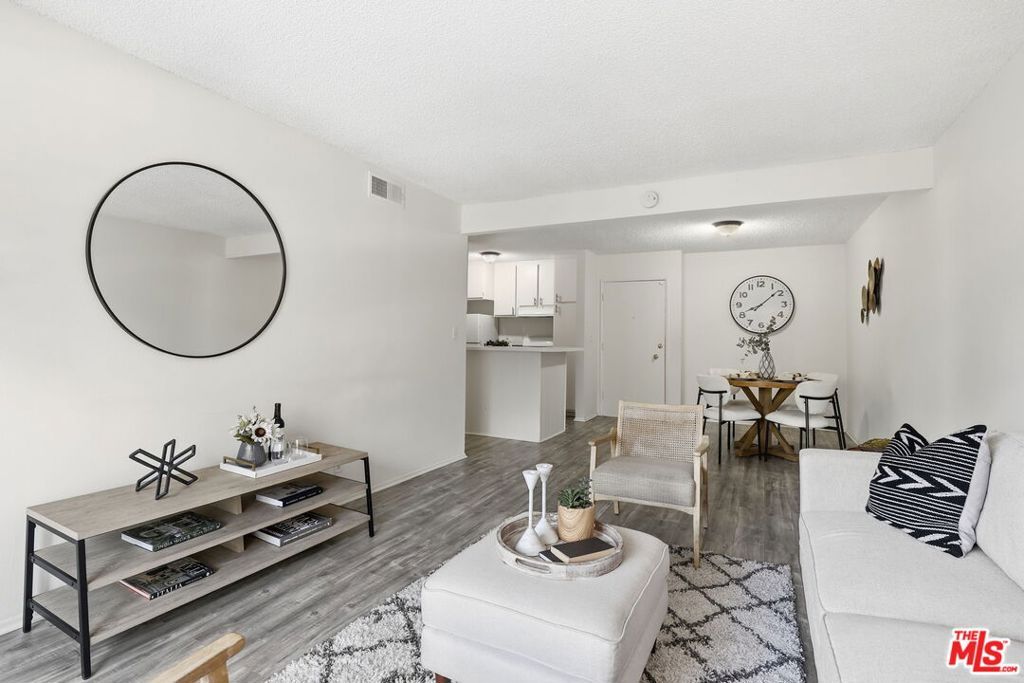 Photo of 18620 Hatteras Street #276, Tarzana, CA 91356 (MLS # 25604595)