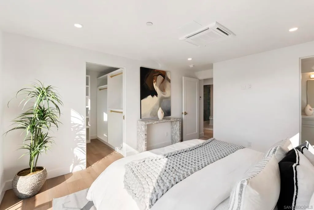 San Diego, California 92109, United States, 4 Bedrooms Bedrooms, ,4 BathroomsBathrooms,Residential,Active,224676