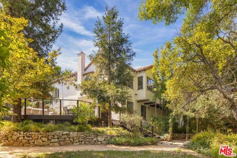 Photo of 15091 Rayneta Drive, Sherman Oaks, CA 91403 (MLS # 25606099)