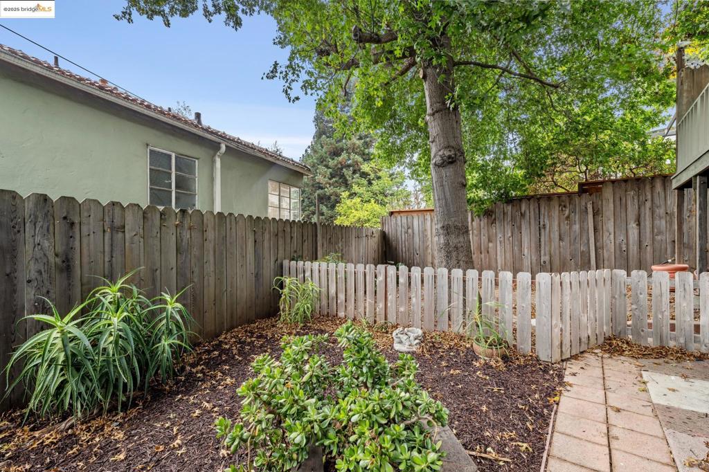 LEONA HEIGHTS - Residential