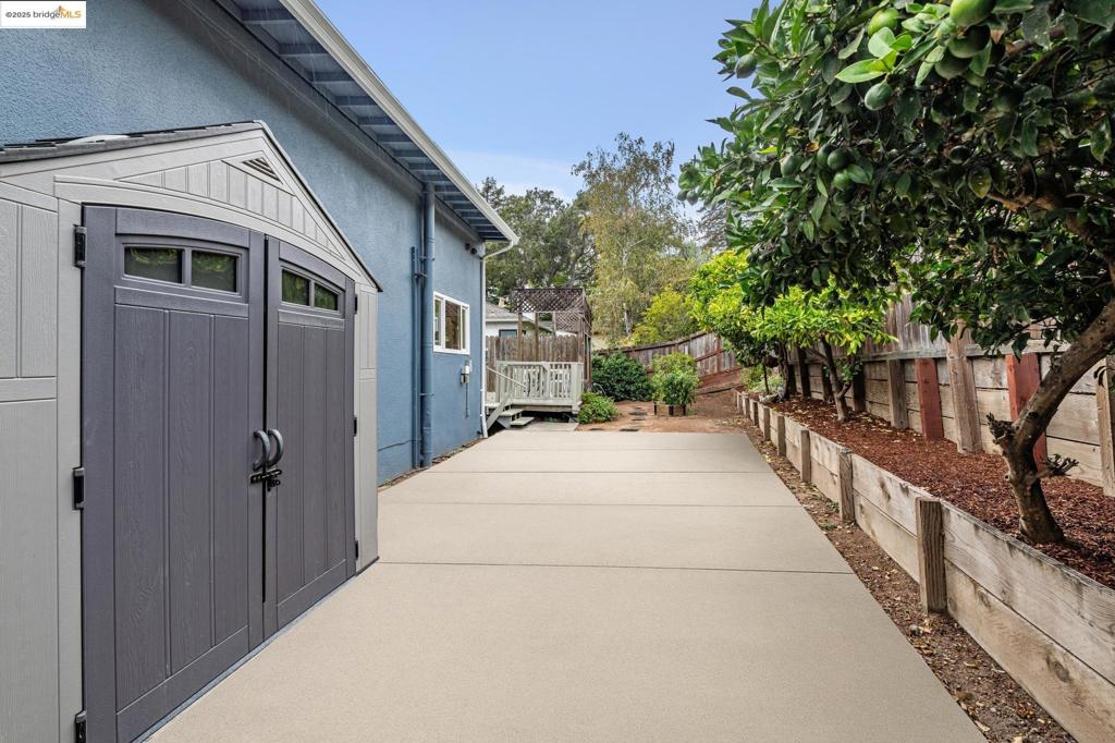 LEONA HEIGHTS - Residential