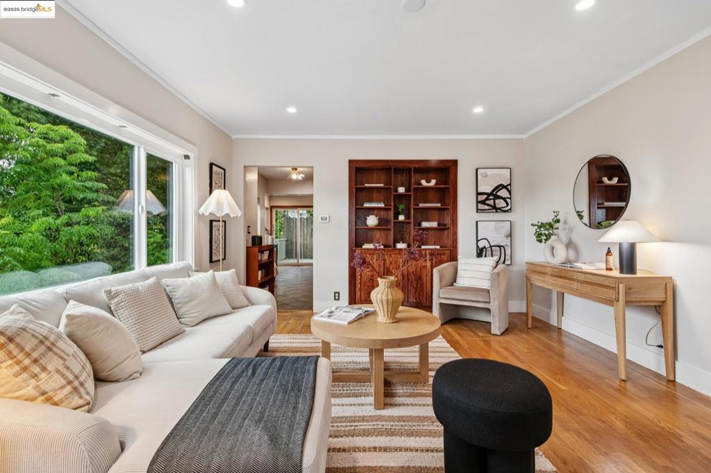 LEONA HEIGHTS - Residential