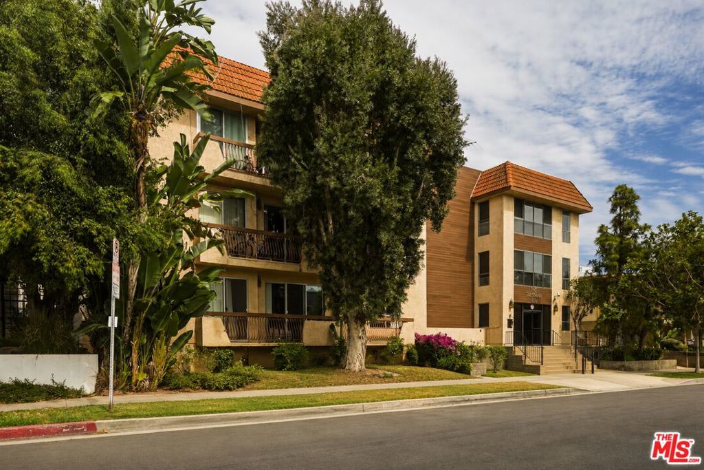 104 S Hayworth Avenue 103