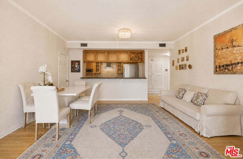 104 S Hayworth Avenue 103