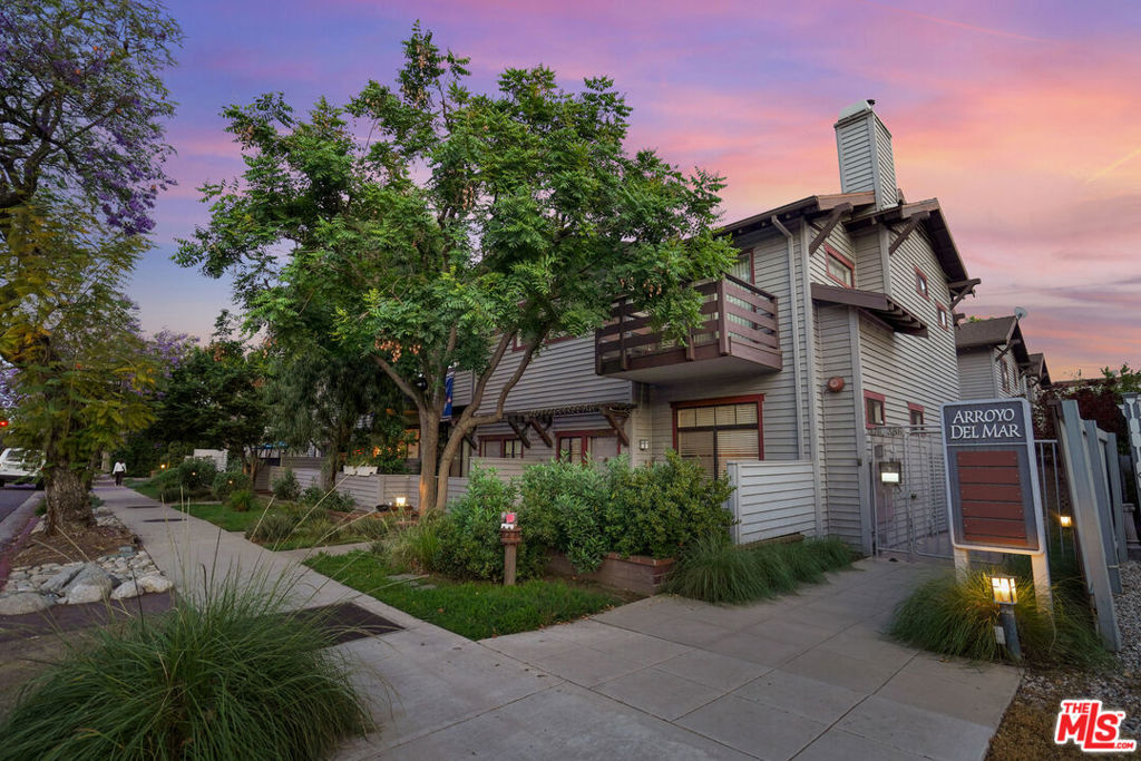 384 E Del Mar Boulevard