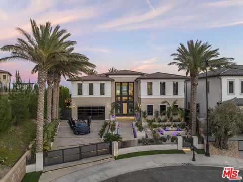 Photo of 11730 N Primrose Court, Porter Ranch, CA 91326 (MLS # 26667933)