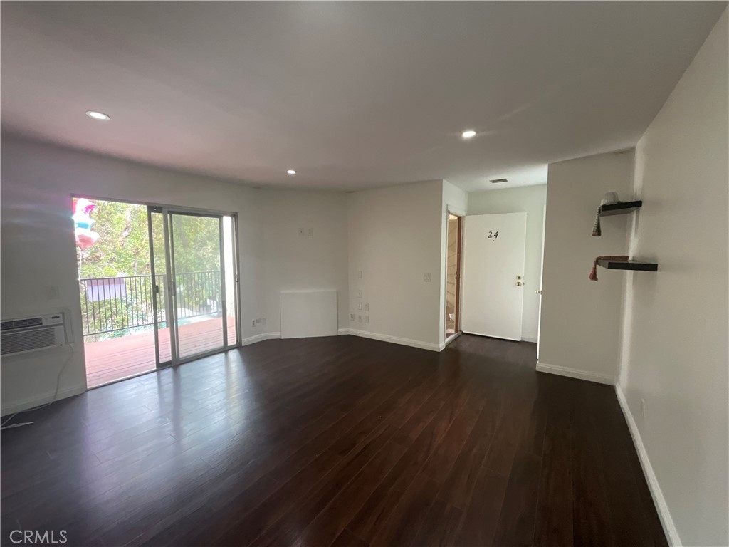 1052 S Idaho 24