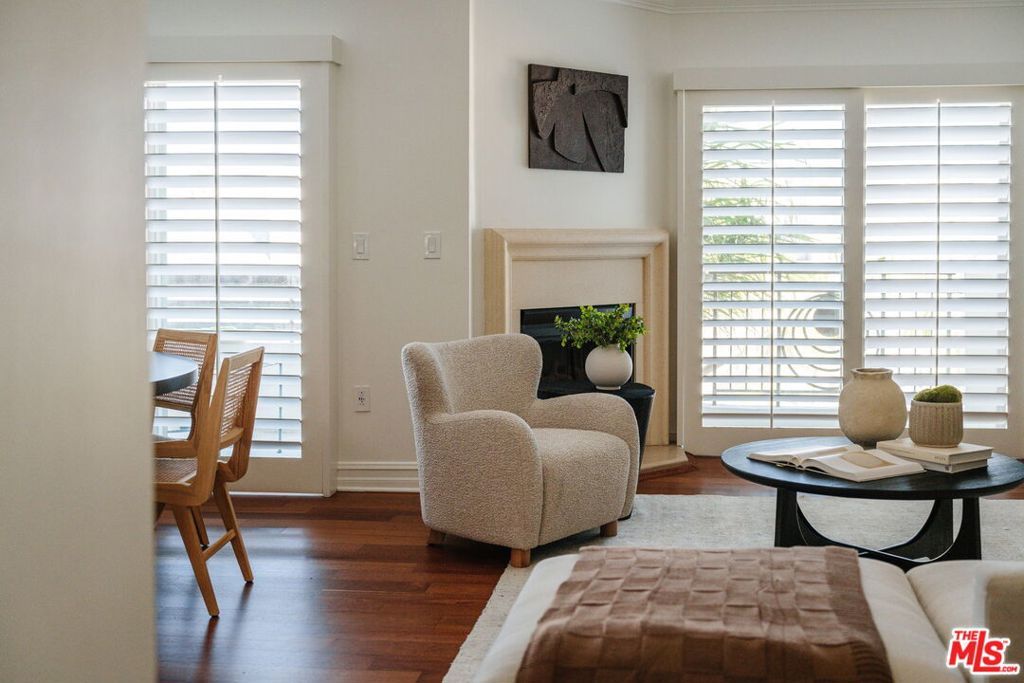 Photo of 951 Granville Avenue #PH2, Los Angeles, CA 90049 (MLS # 26634743)