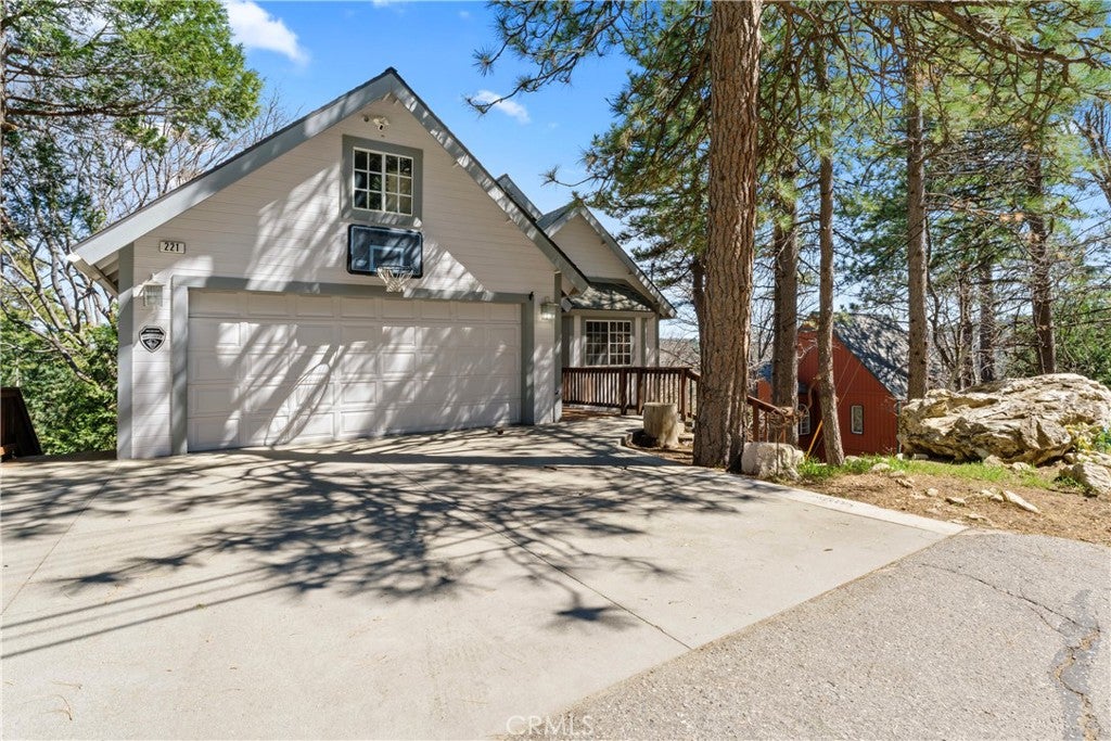 221 Grizzly Road