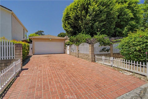 Photo of 5445 Gentry AVE, Valley Village, CA 91607 (MLS # SB26141946)