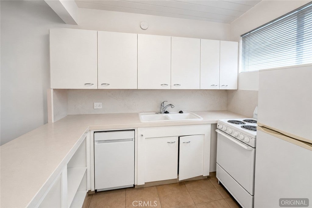 1111 E Palm Canyon 219