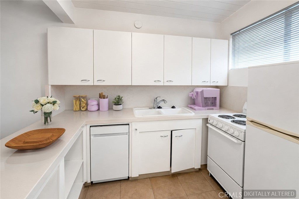 1111 E Palm Canyon 219