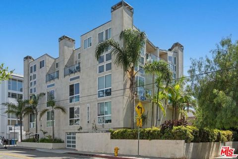 Photo of 24 YAWL Street #2, Marina Del Rey, CA 90292 (MLS # 26859461)