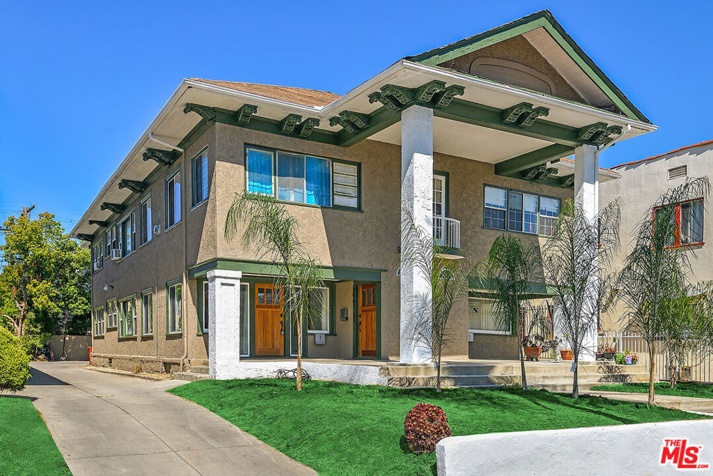 Enormous 4-plex within the USC Security Patrol Zone! Two beautifully remodeled units, one of which is vacant. From here it's an easy walk to campus, Exposition Park with numerous museums, the Coliseum, BMO Soccer Stadium and much more. Great upside with two low paying units and a neighborhood that is rapidly appreciating. Expo Line Metro Station is also an easy walk. The value of USC cannot be overstated with the top film school in the country, spectacular sports program and endless demand for housing. VACANT UNIT is a big opportunity to buy a building where you or your children can move right in or you can select your own tenant (Current management also happy to lease the unit for you).