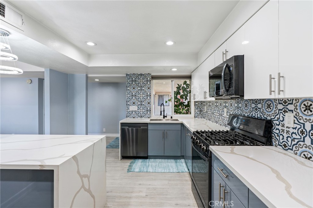 7625 Reseda Boulevard 302