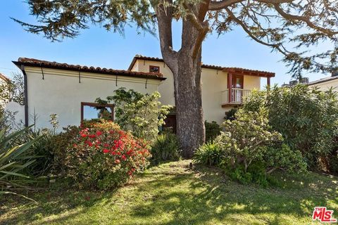 Photo of 1304 San Vicente Boulevard, Santa Monica, CA 90402 (MLS # 26643265)