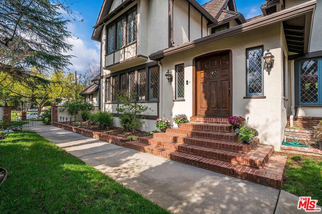 1944 Montecito Drive