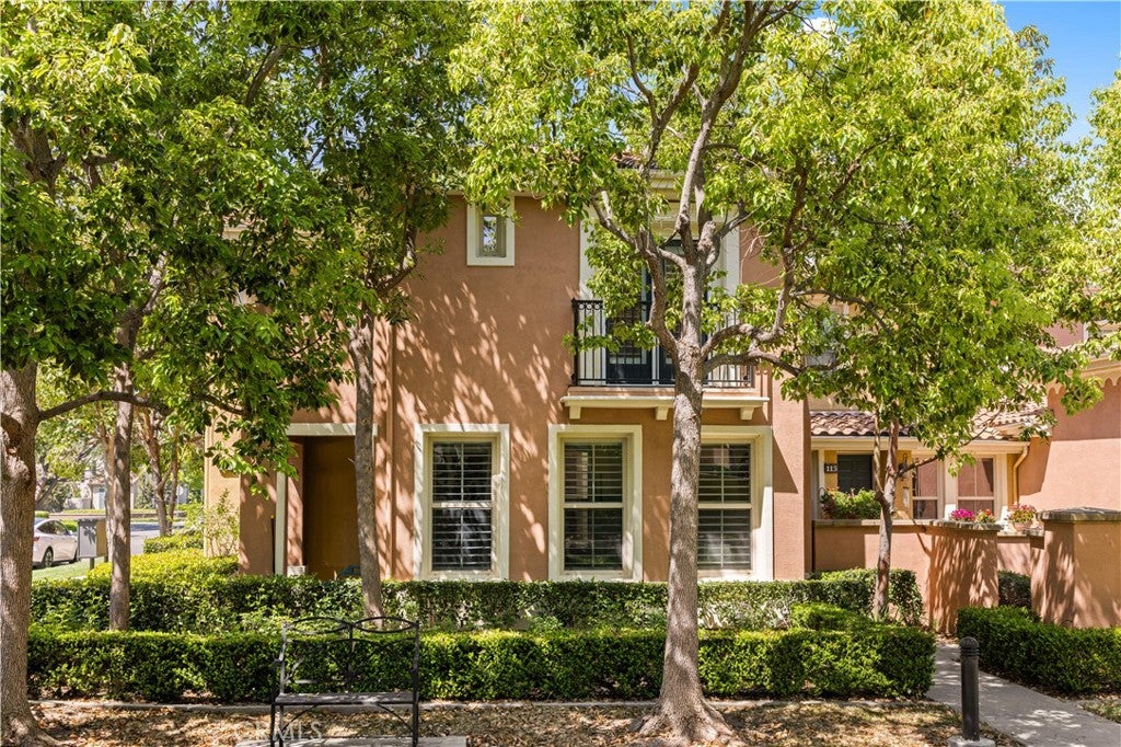 111 Chantilly