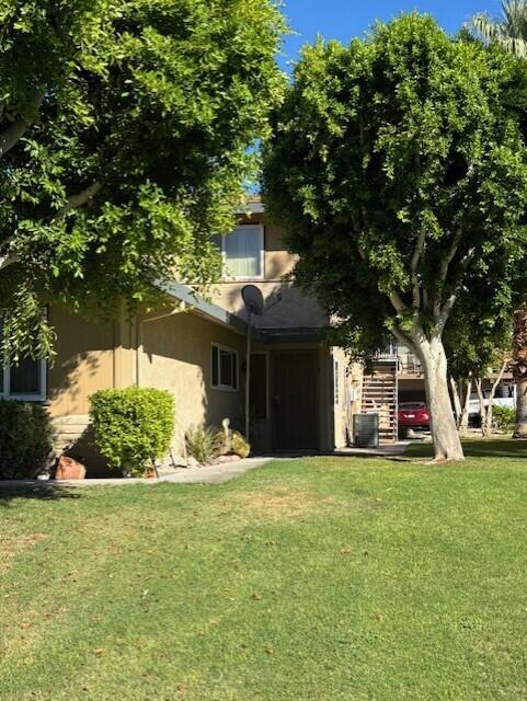 Indian Creek Villas is located in the heart of Palm Desert. This 2 bed/1 bath condo is a great property for a first-time buyer, investor, or for that weekend getaway location. This property offers an incredible opportunity to create your own cozy retreat. Located across the street is one of the two community pools within the community.