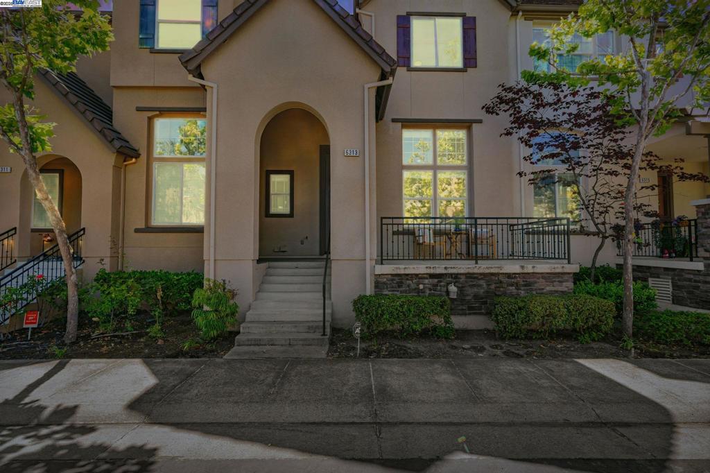 6313 Byron Ln