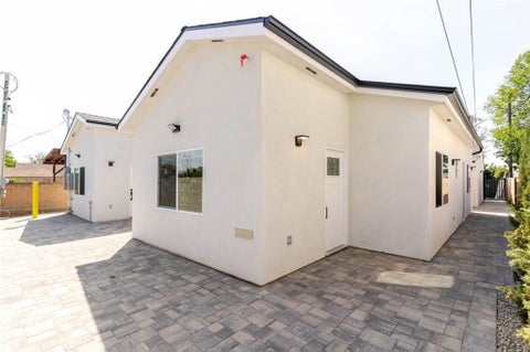 Photo of 11939 Burton St, North Hollywood, CA 91605 (MLS # GD26198541)