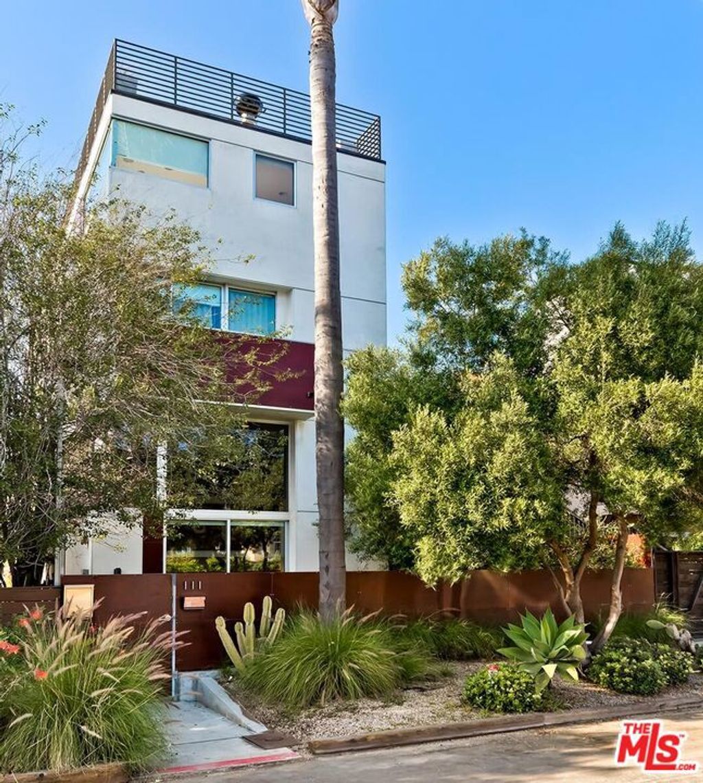 Photo of 111 Eastwind Street, Marina Del Rey, CA 90292 (MLS # 26665671)