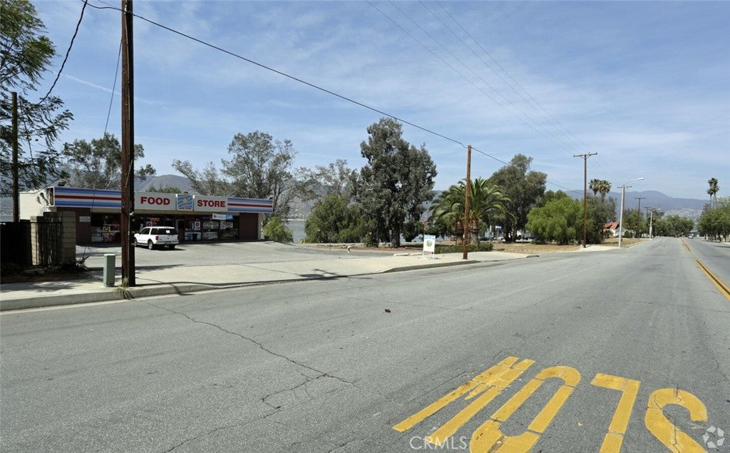 1006 W Graham Avenue