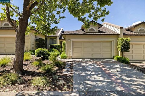 Photo of 467 Beacon Ridge Ln Ln, Walnut Creek, CA 94597 (MLS # 41132308)