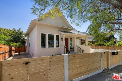 Photo of 560 N Westlake Avenue, Los Angeles, CA 90026 (MLS # 26850459)