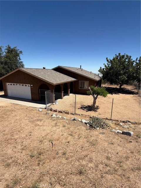 Photo of 3466 Quail RD, Pinon Hills, CA 92372 (MLS # HD26148311)