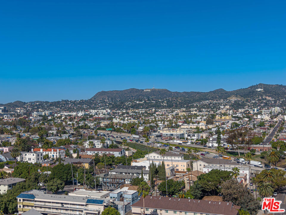 525 N Kenmore Avenue