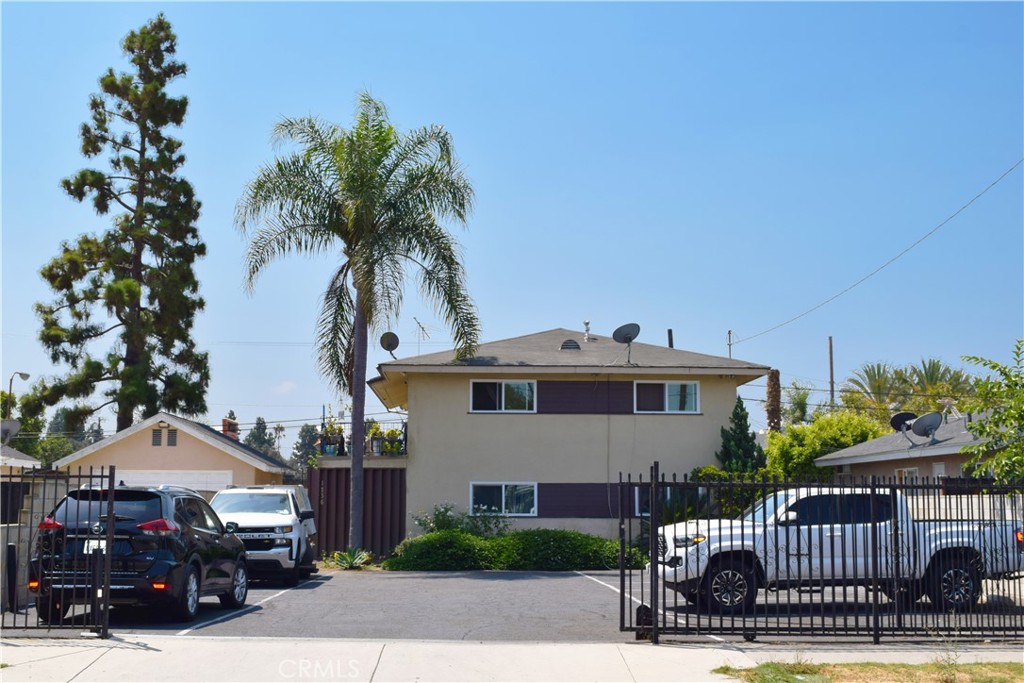 We are pleased to present the Second Street Apartments, a well-maintained 4-unit multifamily asset located in the heart of Santa Ana, CA. The property consists of (4) 1-bedroom / 1-bathroom units, each offering functional layouts and desirable amenities for long-term tenants. Features include secure gated entry, on-site surface parking, on-site laundry room and low-maintenance landscaping – making this a turnkey investment for both seasoned and first-time multifamily buyers.
Situated in the established Pico-Lowell neighborhood of Santa Ana, this property benefits from close proximity to major employment hubs, shopping centers, schools, and transportation corridors including the 5 and 55 Freeways. Santa Ana is one of Orange County’s most robust rental markets, fueled by a strong working-class tenant base, limited housing supply, and steady population growth. The city continues to see revitalization efforts, with new developments, infrastructure upgrades, and cultural attractions adding to its long-term investment appeal.
This is a rare opportunity to acquire a stabilized, income-producing asset in a supply-constrained Orange County market – ideal for investors seeking dependable cash flow and long-term appreciation.