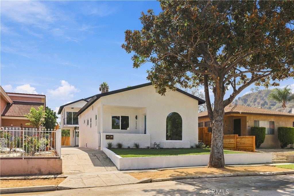 2326 Riverdale