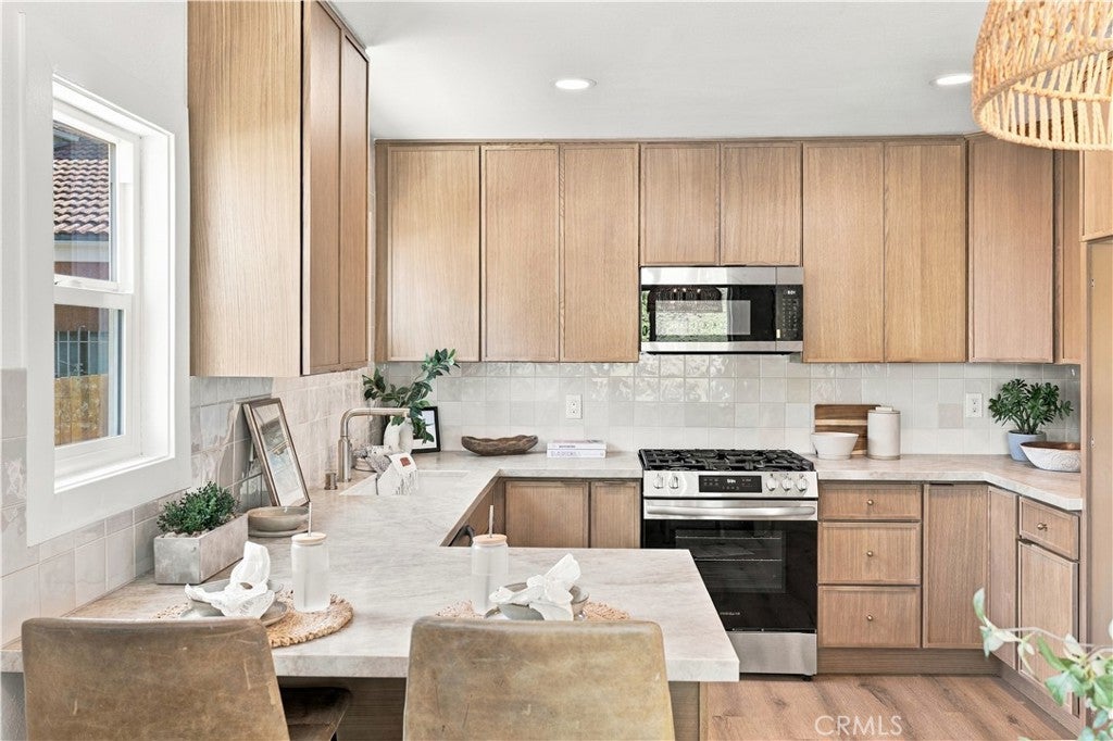 2326 Riverdale