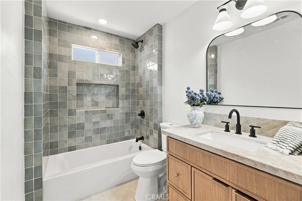 2326 Riverdale