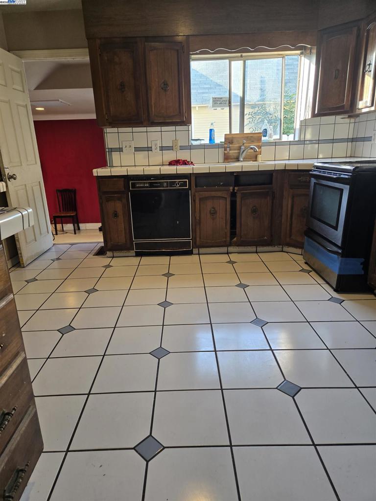 PARKER VILLAS - Residential