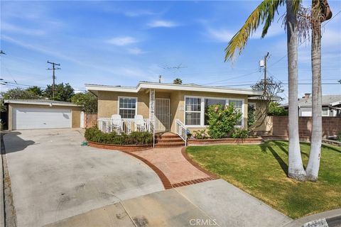 Photo of 9600 Hoback St, Bellflower, CA 90706 (MLS # SR26091363)