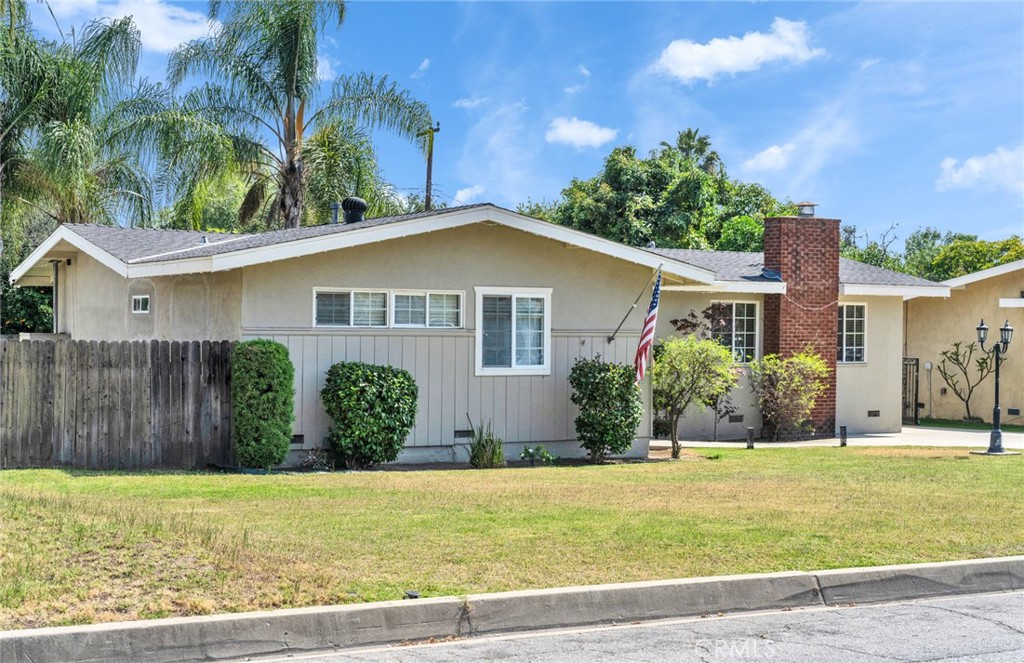644 E Mountain View