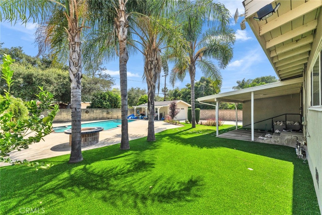 644 E Mountain View