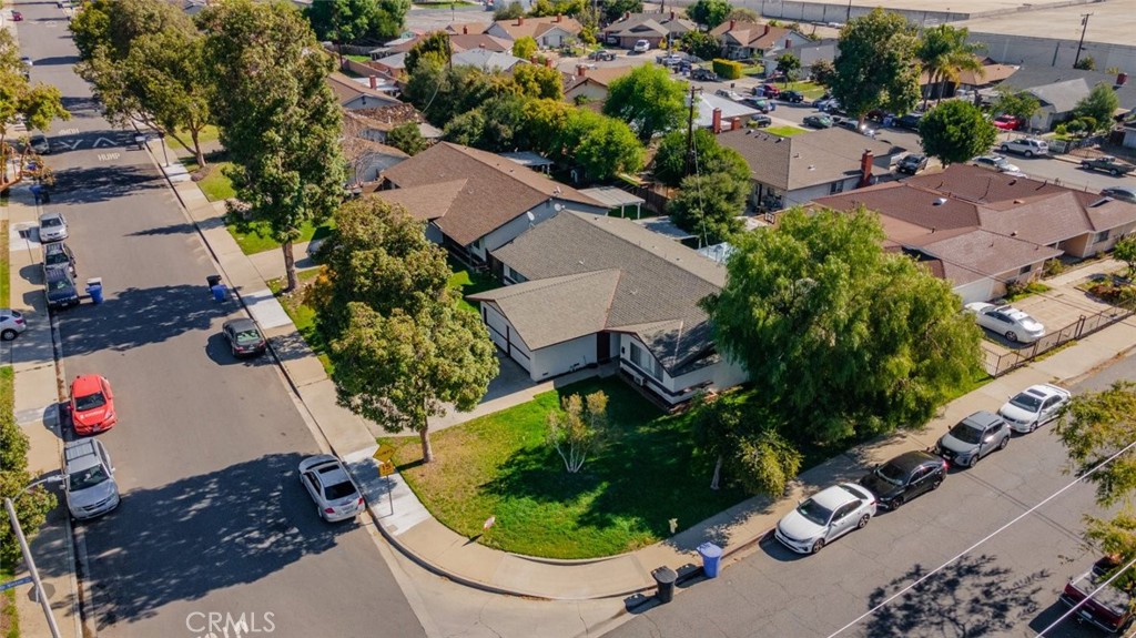 1925 Royalty and Bobolink Drive