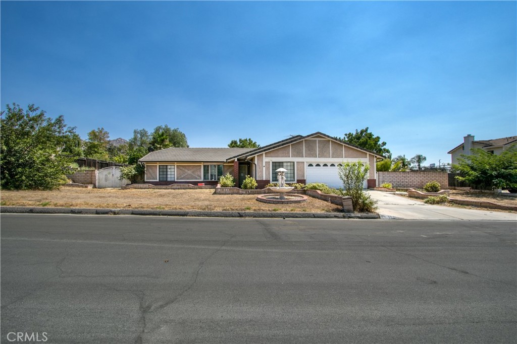 Fantastic Ranch Style Home on a HUGE piece of property! Want some space? A little separation from your neighbors and space to plan? And now high special assessment taxes? Then this 4 bedroom, 2 bath home with an oversized two car garage with extra storage (pretty much 3 car space just with one two car garage door). One bedroom has an added opening and is currently being used as a second family room. Home does require some updating, truly you can put your stamp on this home and make it a stunner! Property features a driveway to the garage, separate oversized gate to the backyard, and a half court basketball court. This is a probate listing with full authority.
