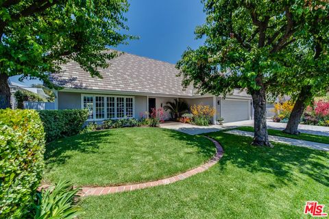 Photo of 13133 Morrison Street, Sherman Oaks, CA 91423 (MLS # 25619883)