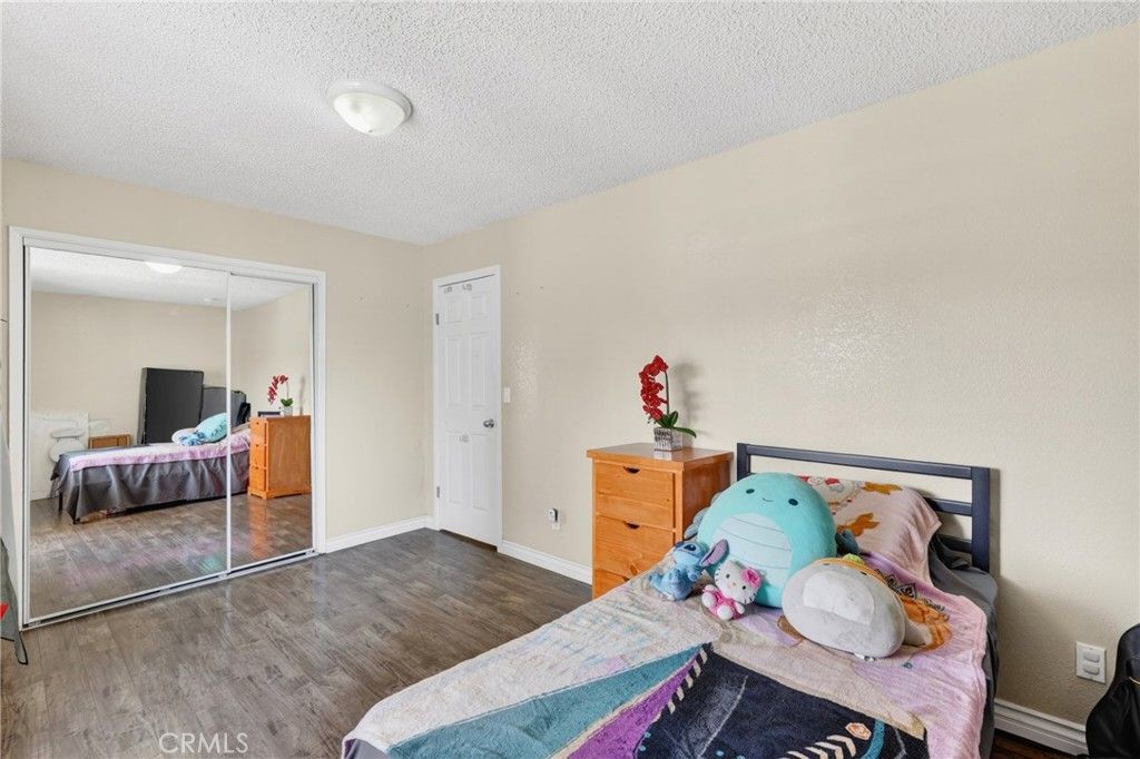 listing image 130723545681864906516
