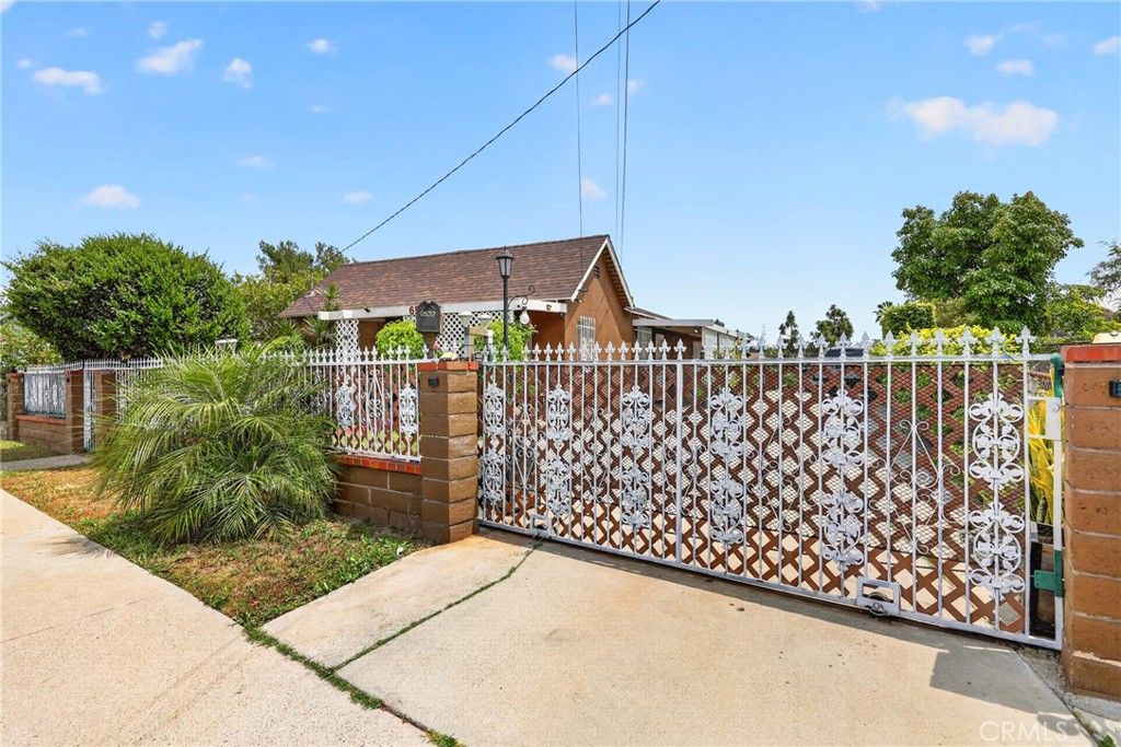 listing image 130729692133202172844