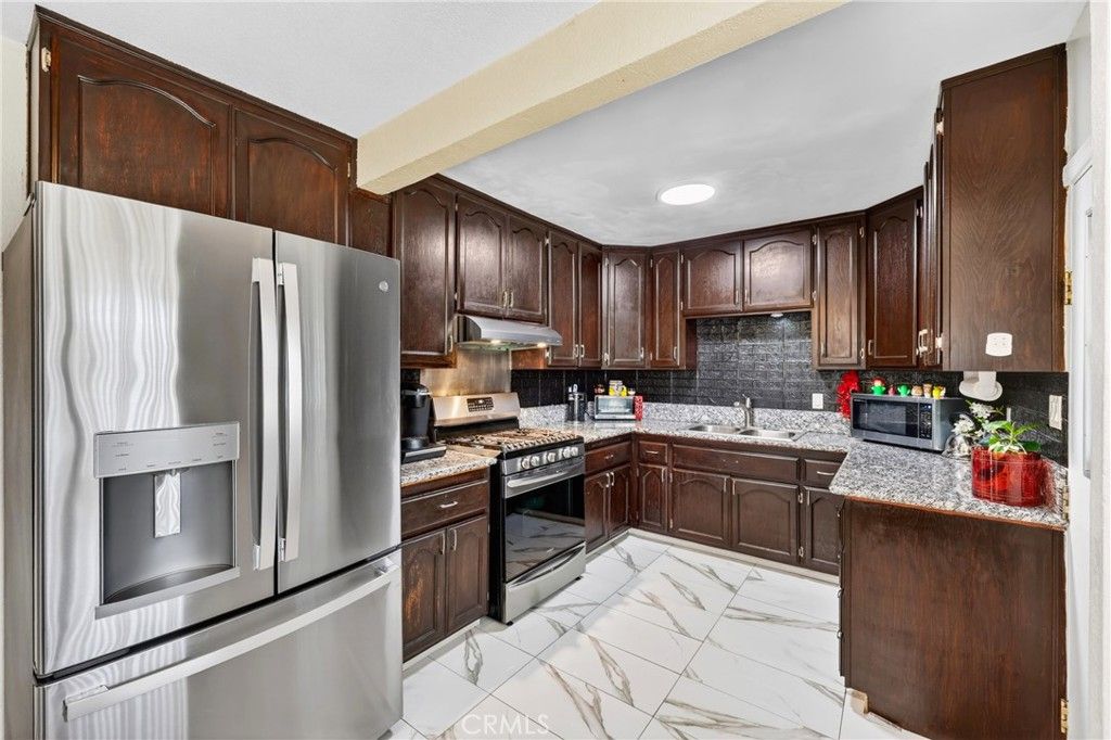 listing image 130720954386377071745