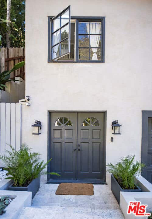 Photo of 8032 Willow Glen Road, Los Angeles, CA 90046 (MLS # 26639647)