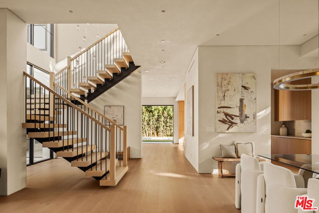 Photo of 4724 Halbrent Avenue, Sherman Oaks, CA 91403 (MLS # 25626675)