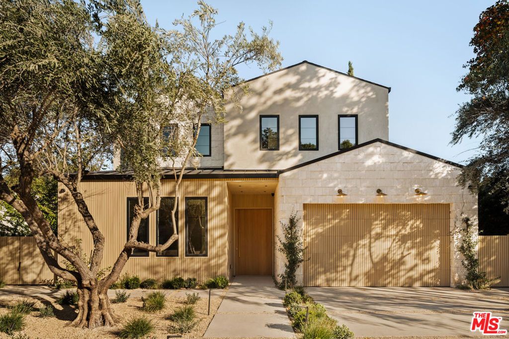 Photo of 4724 Halbrent Avenue, Sherman Oaks, CA 91403 (MLS # 25626675)