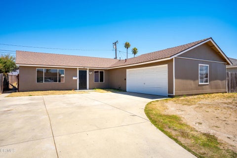 Photo of 555 Del Sur Way, Oxnard, CA 93033 (MLS # V1-37496)